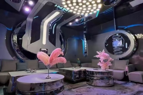 璀璨夜色中绽放才华 携手共创温馨职场篇章